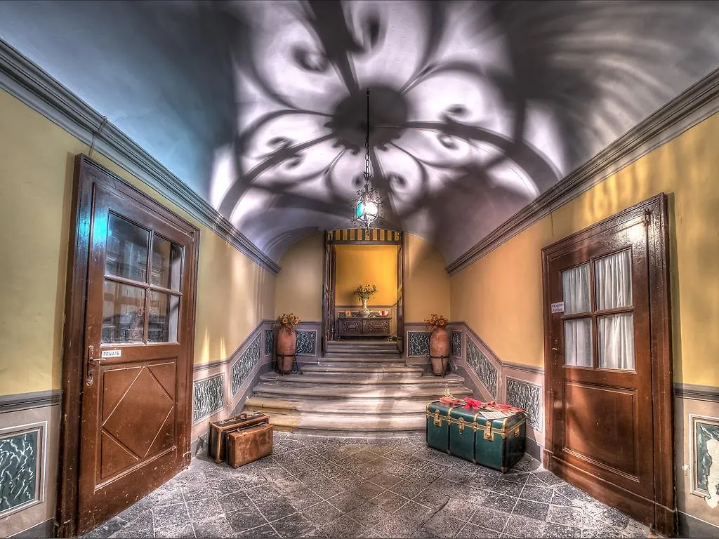 Guest house Villa Vinicia, Pool, Jacuzzi, Airco Domaso