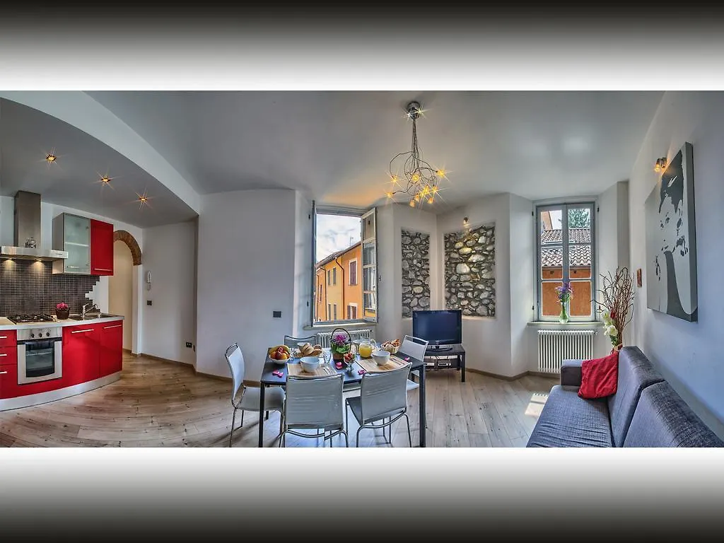 Villa Vinicia, Pool, Jacuzzi, Airco Domaso Guest house