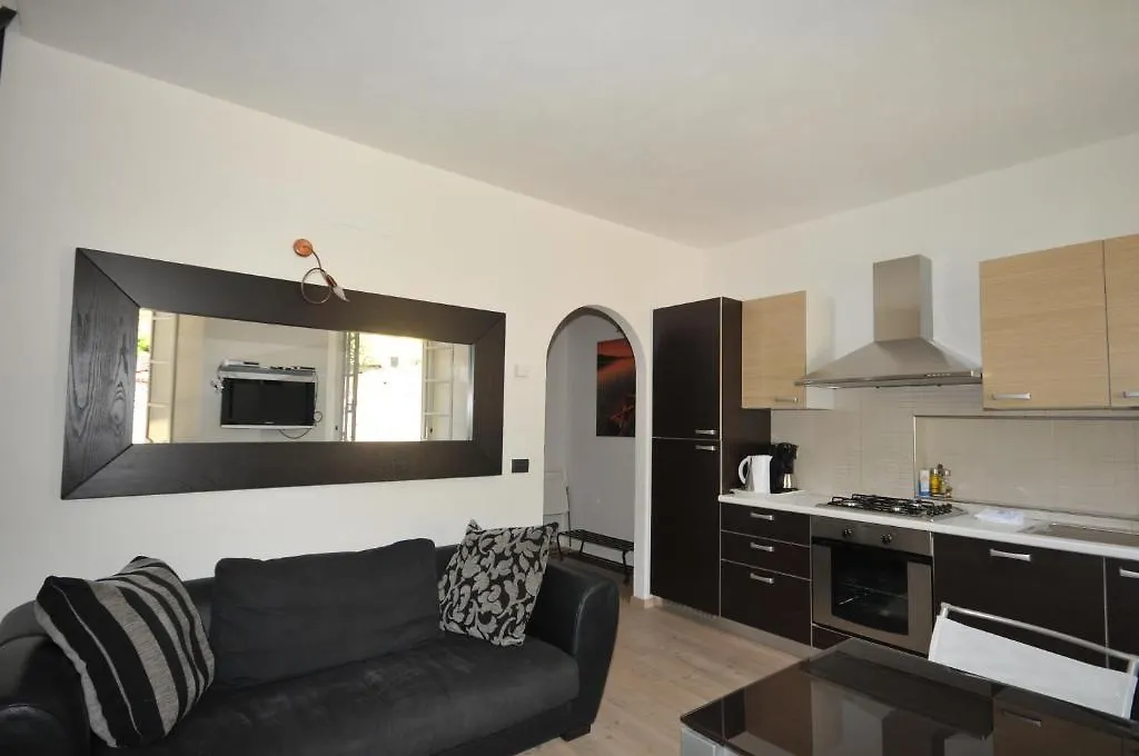 Guest house Villa Vinicia, Pool, Jacuzzi, Airco Domaso Italy