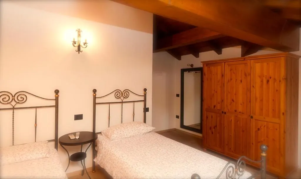 Guest house Villa Vinicia, Pool, Jacuzzi, Airco Domaso Italy