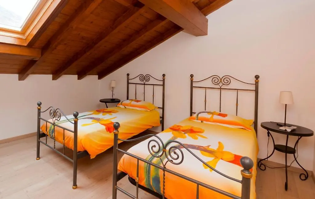 Villa Vinicia, Pool, Jacuzzi, Airco Domaso Guest house