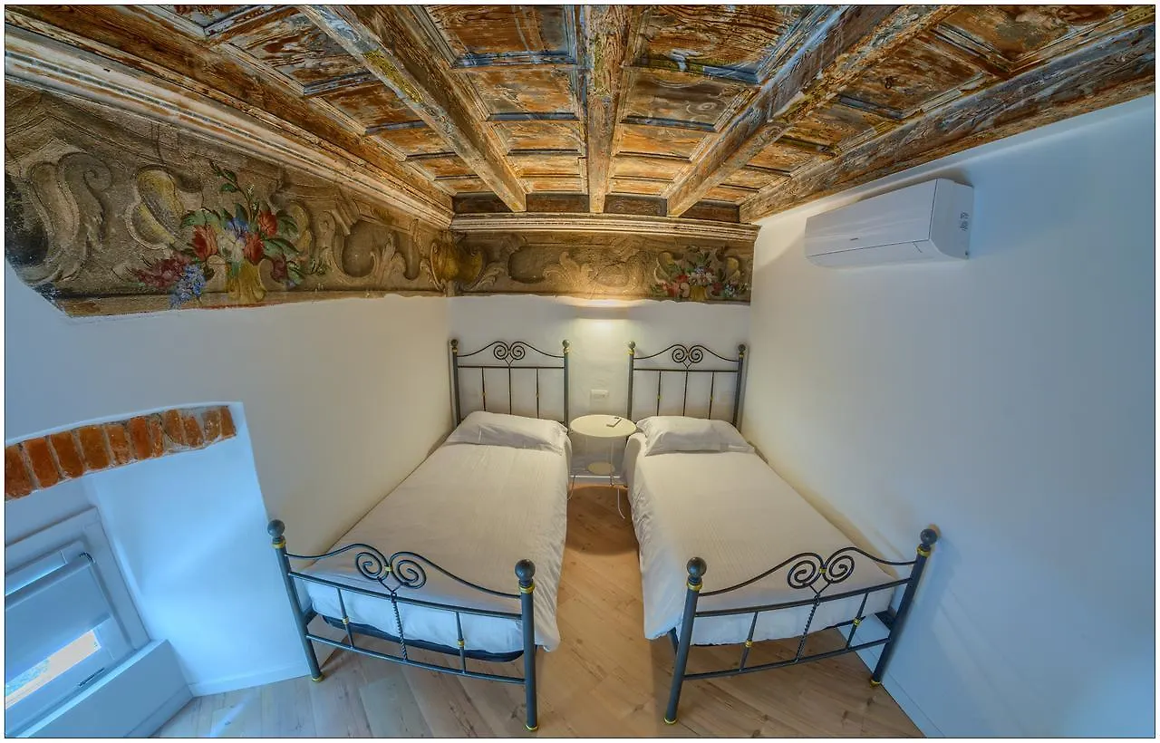 Villa Vinicia, Pool, Jacuzzi, Airco Domaso Guest house