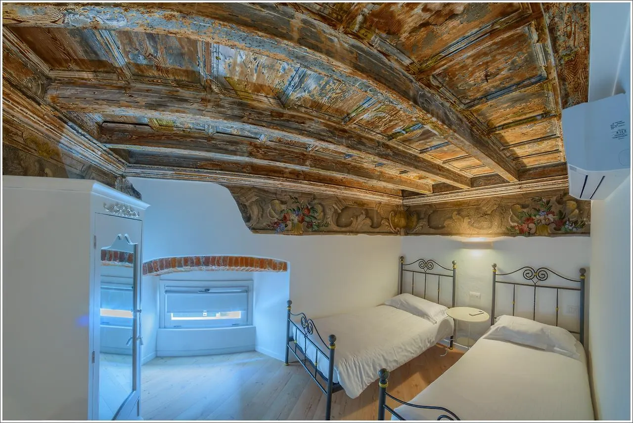 Villa Vinicia, Pool, Jacuzzi, Airco Domaso Italy
