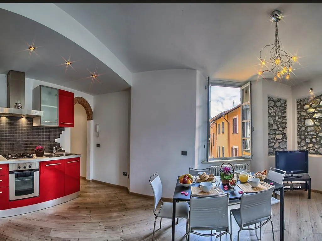 Villa Vinicia, Pool, Jacuzzi, Airco Domaso Guest house