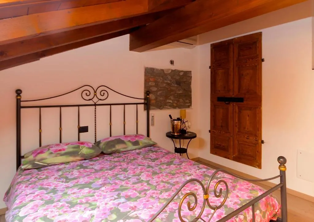 Guest house Villa Vinicia, Pool, Jacuzzi, Airco Domaso