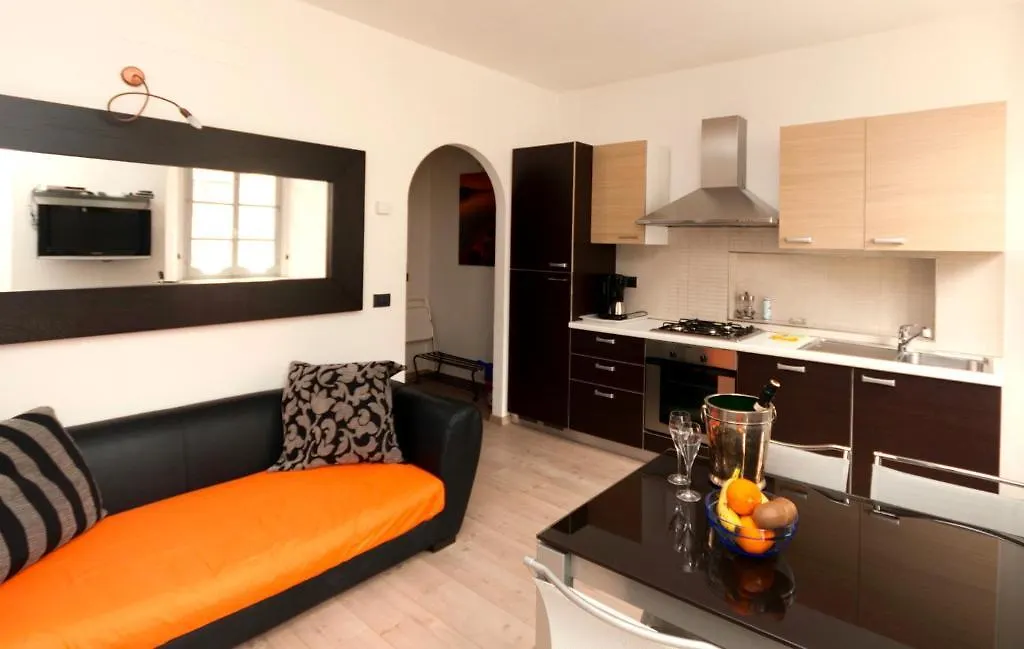 Villa Vinicia, Pool, Jacuzzi, Airco Domaso Guest house