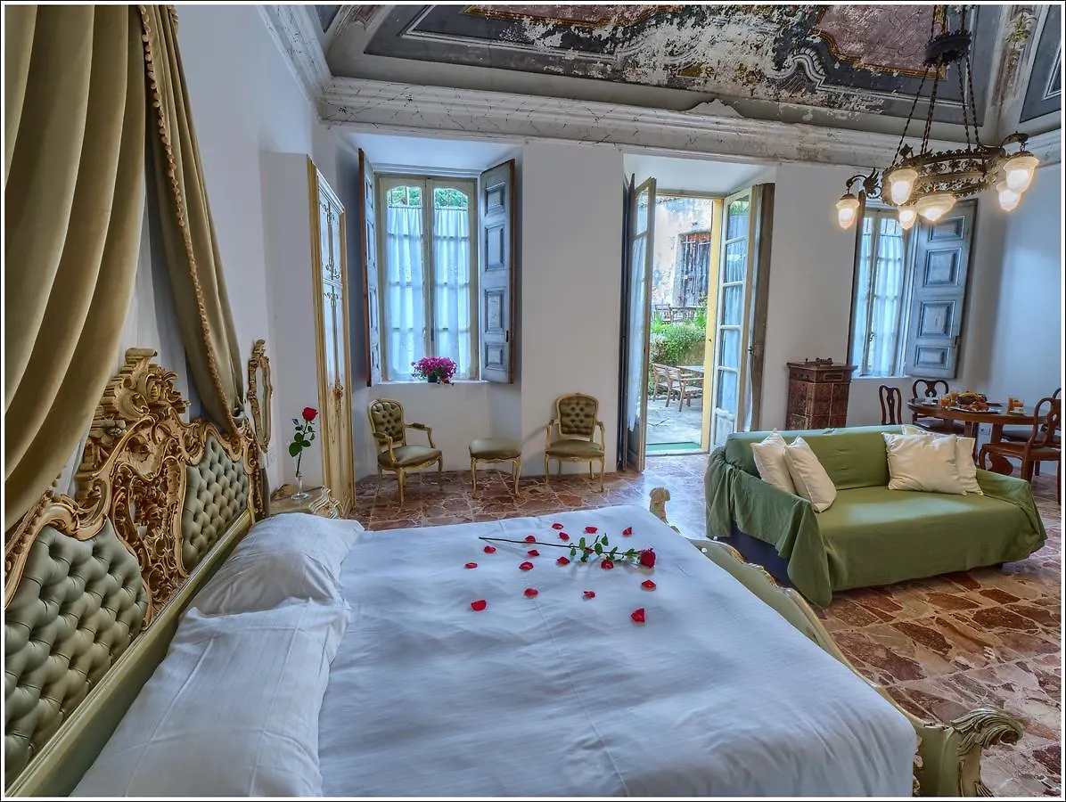 Guest house Villa Vinicia, Pool, Jacuzzi, Airco Domaso Italy
