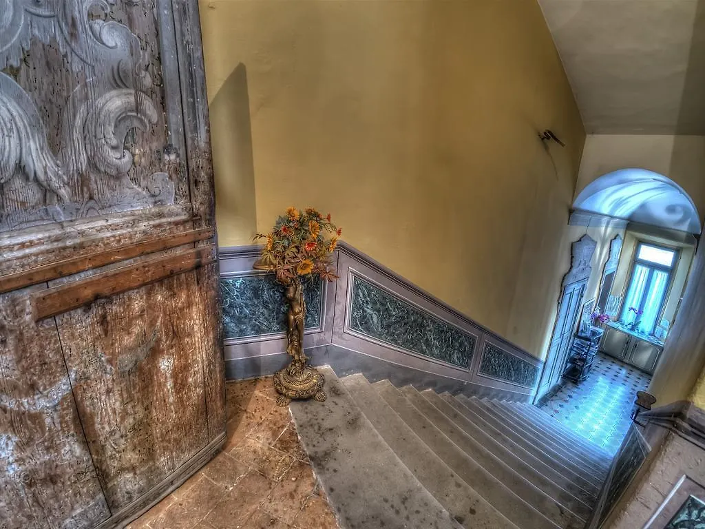 Guest house Villa Vinicia, Pool, Jacuzzi, Airco Domaso