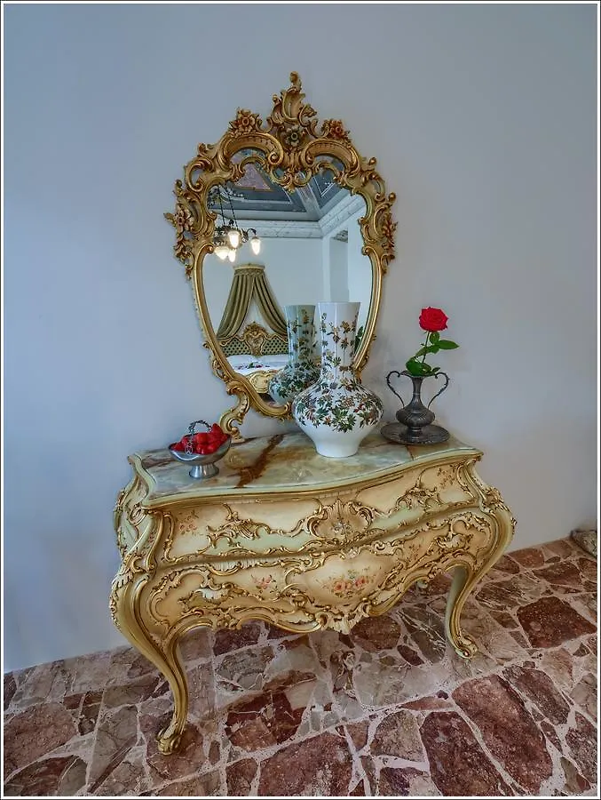 Guest house Villa Vinicia, Pool, Jacuzzi, Airco Domaso